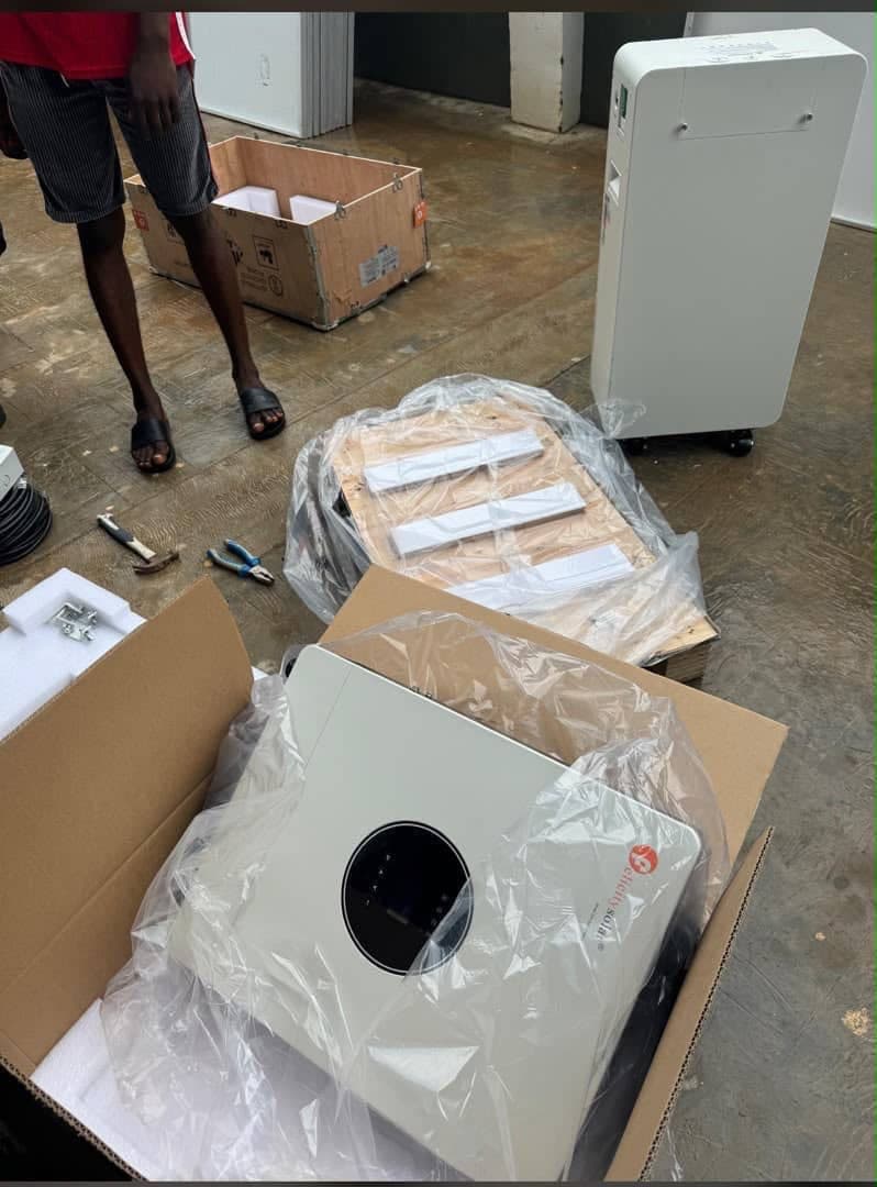 Felicity 6kVA hybrid inverter in its carton