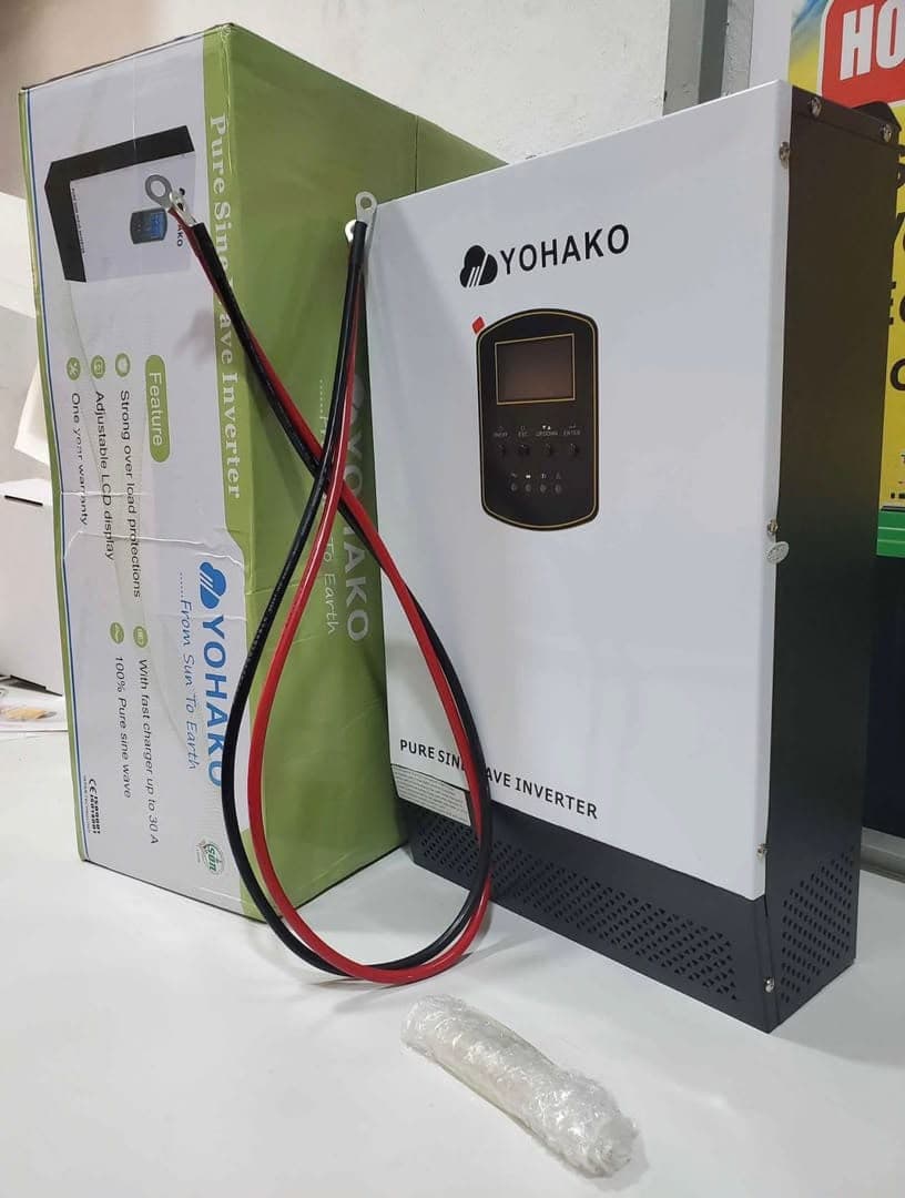 Yohako 1.5kVA pure sine wave inverter beside its carton