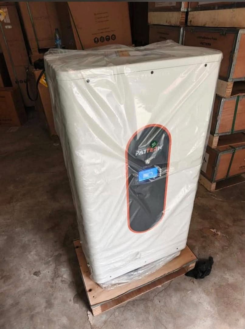 Pattern 15kWh LiFePO4 lithium battery on a pallet