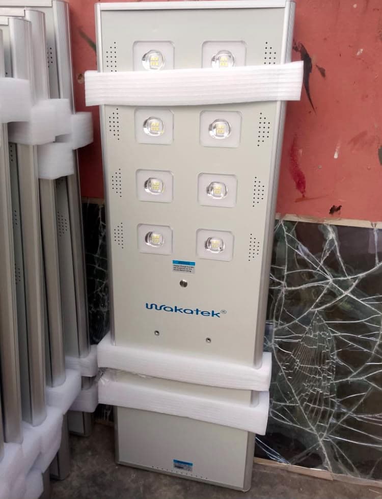 Wakatek 60W all-in-one solar street light with 8 lamp heads