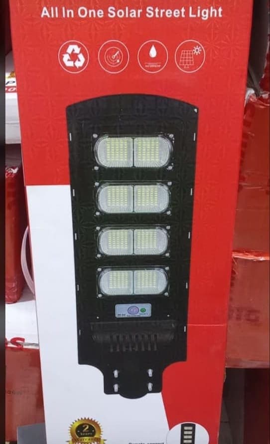 Carton of the 4-eye all-in-one solar street light